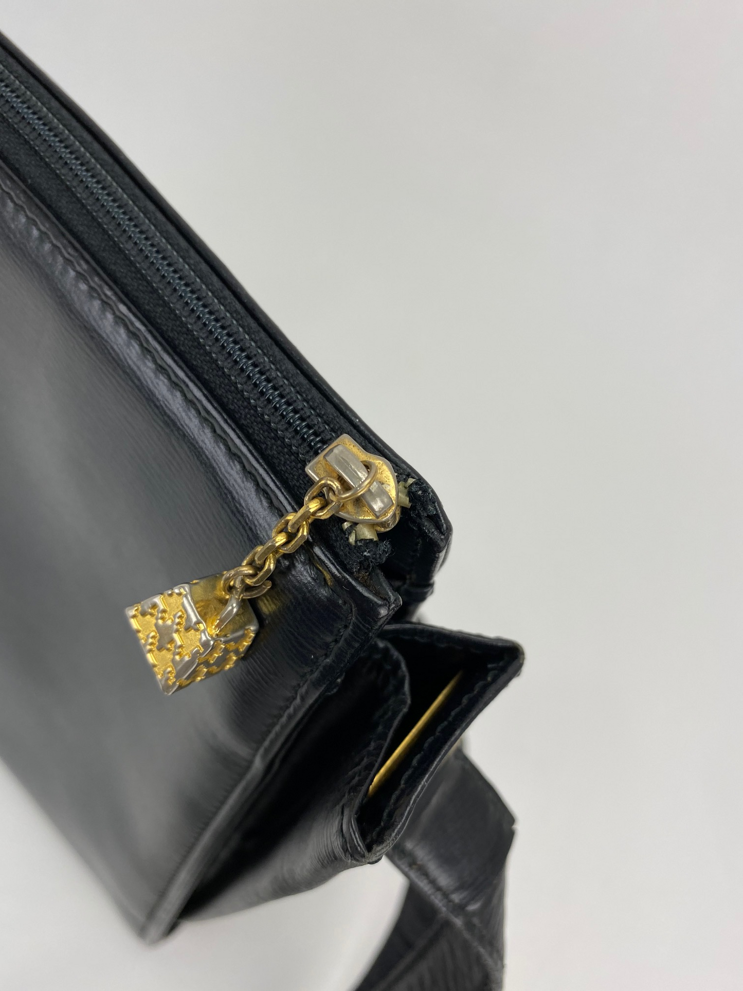 CHRISTIAN DIOR Black Leather Adjustable Shoulder Bag Authentic Pre owned