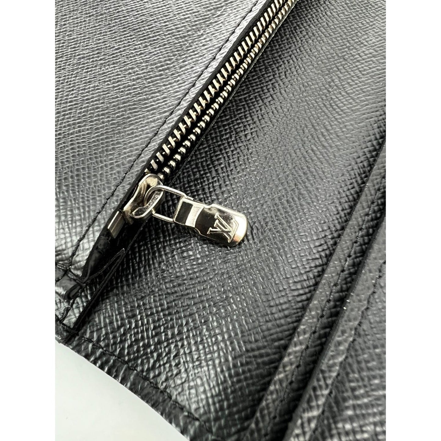 LOUIS VUITTON Epi Brazza Long Black Leather Wallet