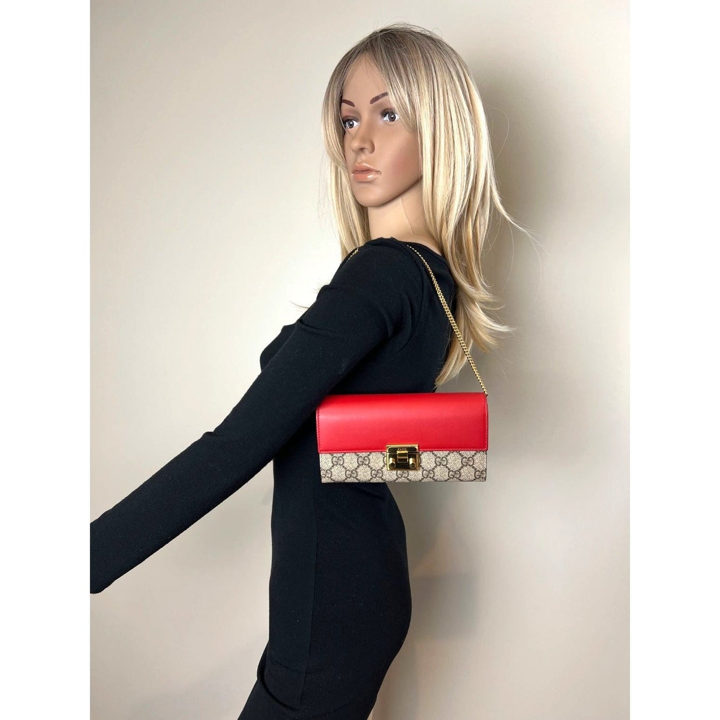 Gucci GG Supreme Continental Wallet on a Chain Red Pink Clutch