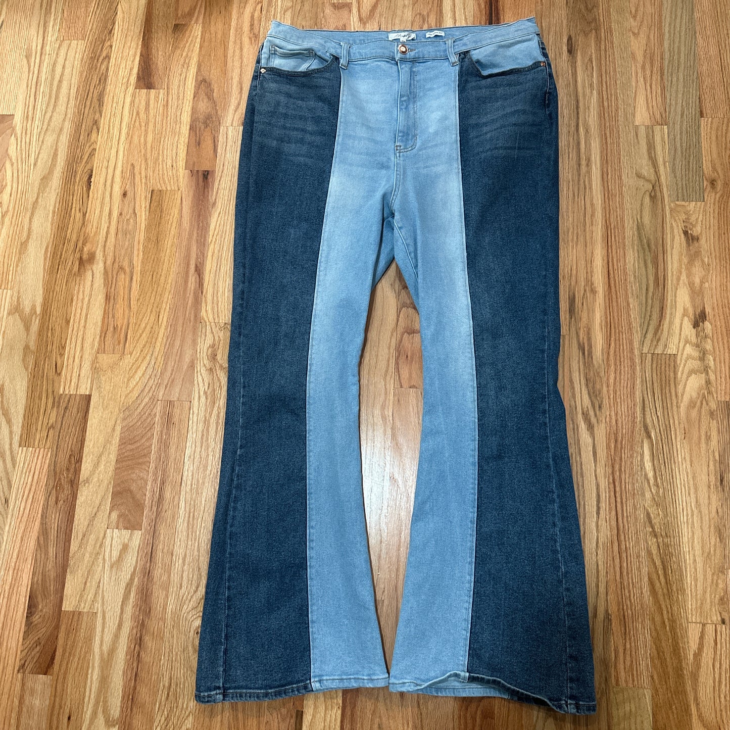 A Beautiful Soul Two Toned Denim Jeans Size 20