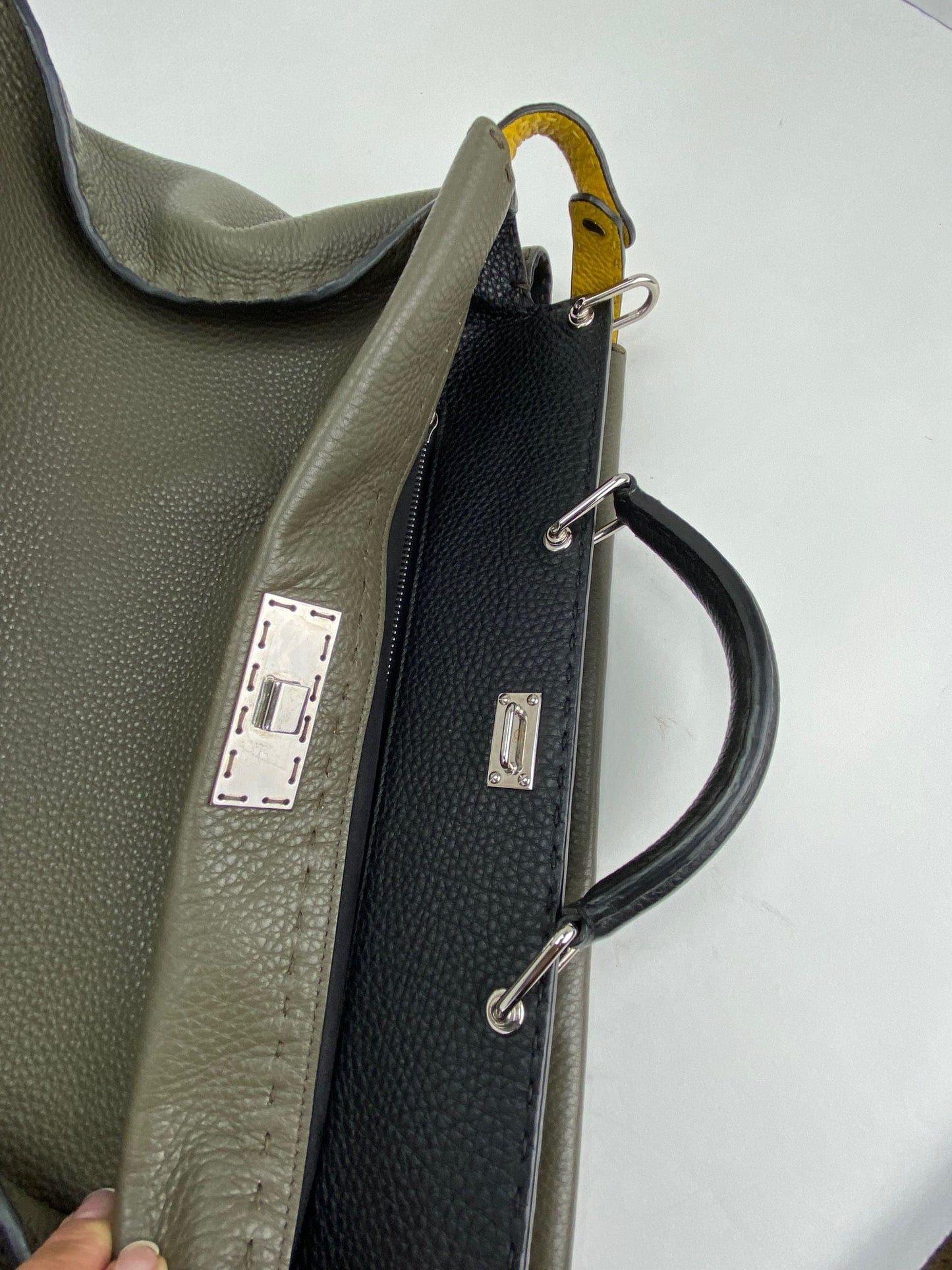 FENDI SELLERIA large Peekaboo Iconic Essential Messenger Briefcase Attache