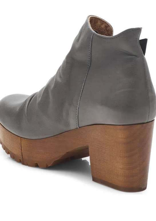 Free People Suri Clog Dark Grey Size 39 (US 8)
